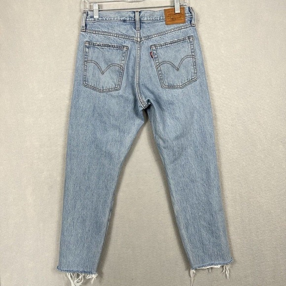 Levi's Wedgie Jeans Size 27 Light Wash Distressed Button Fly Raw Hem L25 - Picture 10 of 13